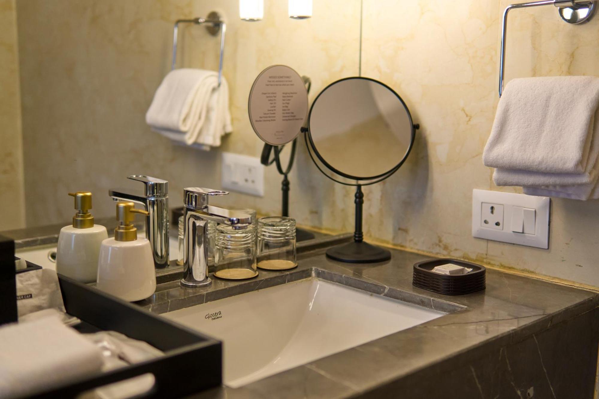Shulem Boutique Hotel Dimāpur Exteriör bild